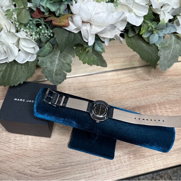 MARC BY MARC JACOBS BLACK WOMENS LEATHER WATCH AUTHENTIC FINAL $49 - Picture 5 of 10
